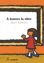 À travers la vitre